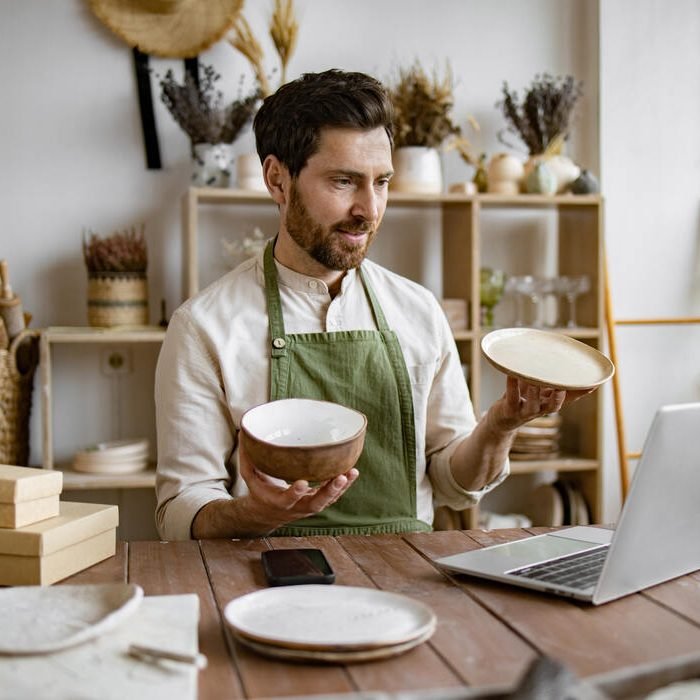 professional-seller-checking-for-no-damages-on-bow-2024-06-03-19-59-16-utc (1)